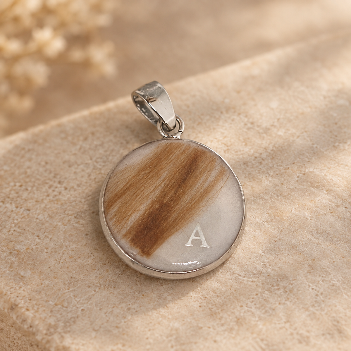 Amulett mit Haaren